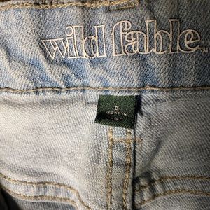 Cute mom jeans! Barely worn